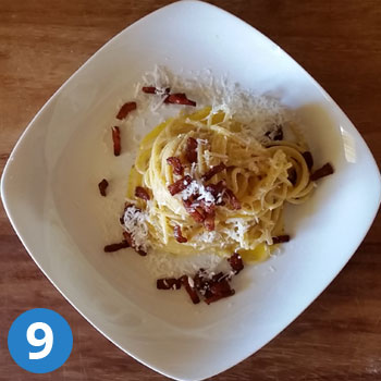 carbonara-piatto-finito carbonara sbattere uova e pecorino